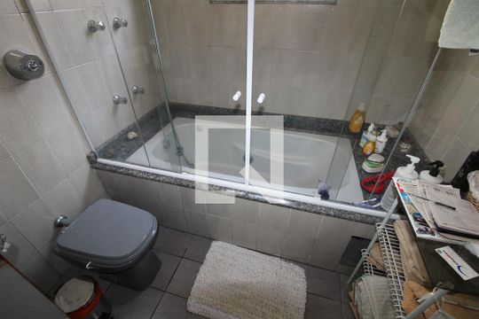 Banheiro de casa à venda com 3 quartos, 300m² em Sítio da Figueira, São Paulo