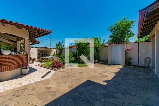 Quintal de casa à venda com 3 quartos, 120m² em Harmonia, Canoas
