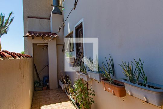 Sacada de casa à venda com 3 quartos, 120m² em Harmonia, Canoas