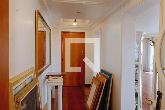 Corredor de apartamento para alugar com 4 quartos, 198m² em Jardim Monte Kemel, São Paulo