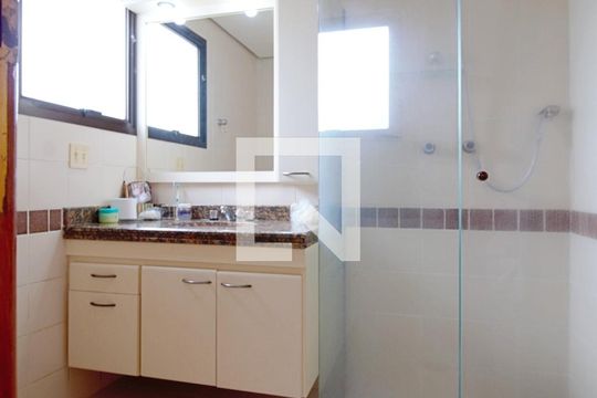 Banheiro da Suíte 1 de apartamento para alugar com 4 quartos, 198m² em Jardim Monte Kemel, São Paulo