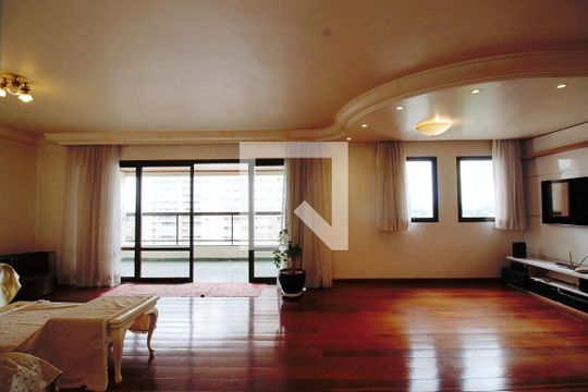 Apartamento para alugar com 4 quartos, 198m² em Jardim Monte Kemel, São Paulo