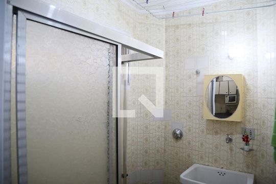 Banheiro de kitnet/studio para alugar com 1 quarto, 50m² em Vila Caiçara, Praia Grande