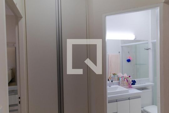 Corredor de apartamento à venda com 2 quartos, 75m² em Vila Angelino Rossi, Campinas