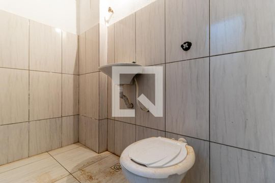Banheiro de kitnet/studio para alugar com 1 quarto, 35m² em Santa Ifigênia, São Paulo