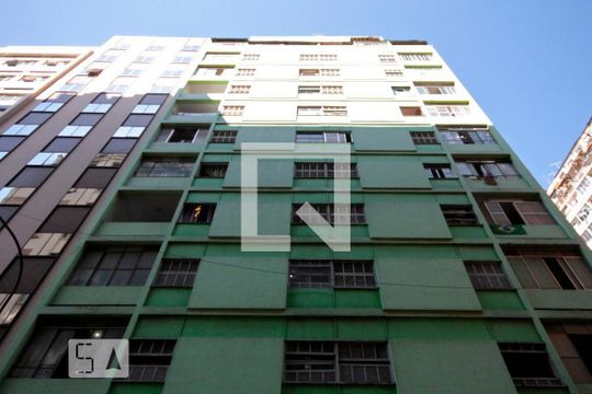 FAchada de kitnet/studio para alugar com 1 quarto, 35m² em Santa Ifigênia, São Paulo
