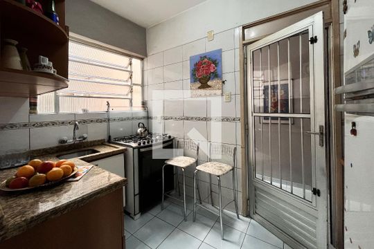Cozinha de apartamento à venda com 3 quartos, 80m² em Centro Histórico, Porto Alegre