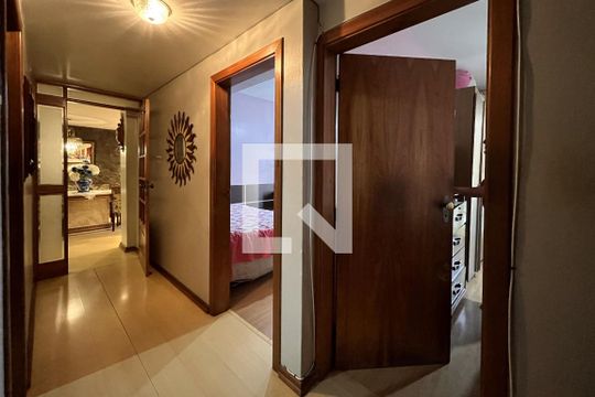 Circulação de apartamento à venda com 3 quartos, 80m² em Centro Histórico, Porto Alegre