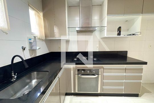 Cozinha de casa de condomínio à venda com 3 quartos, 130m² em Chácara Planalto, Jundiaí
