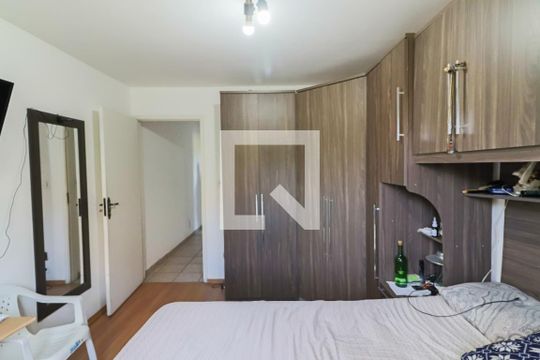Quarto 1 de casa para alugar com 3 quartos, 300m² em Jardim Pinheiros, São Paulo