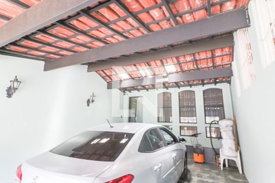 Garagem de casa para alugar com 3 quartos, 300m² em Jardim Pinheiros, São Paulo