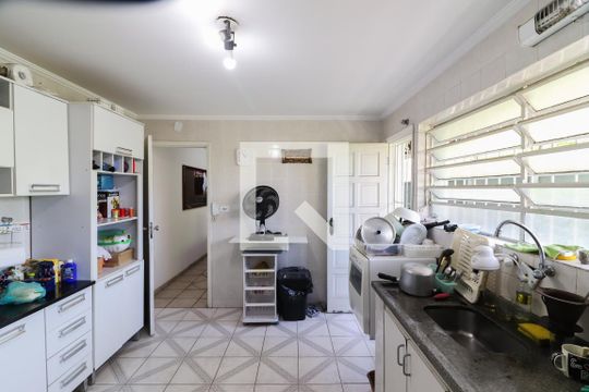 Cozinha de casa para alugar com 3 quartos, 300m² em Jardim Pinheiros, São Paulo