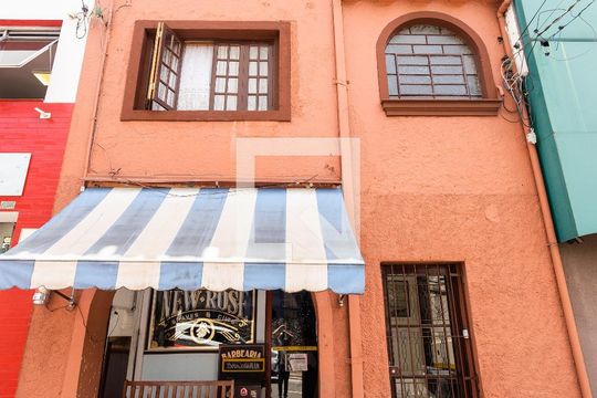 Fachada de casa para alugar com 2 quartos, 60m² em Pinheiros, São Paulo