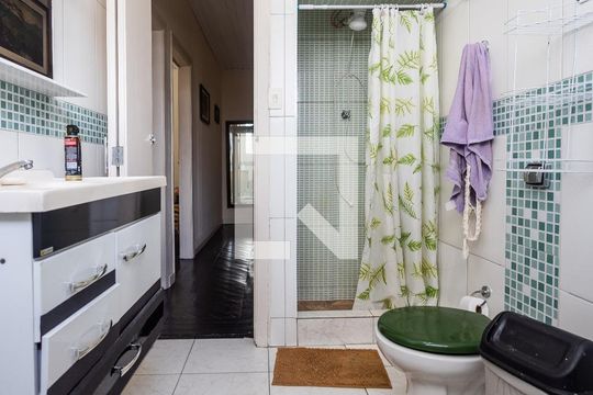 Banheiro de casa para alugar com 2 quartos, 60m² em Pinheiros, São Paulo