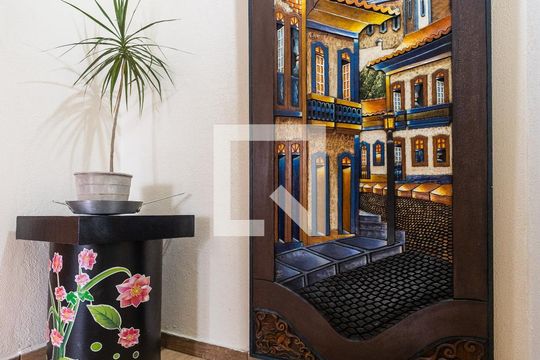 Entrada de casa para alugar com 2 quartos, 60m² em Pinheiros, São Paulo