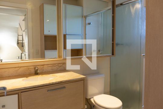 Banheiro 1 de casa de condomínio para alugar com 3 quartos, 228m² em Vila Jardim, Porto Alegre