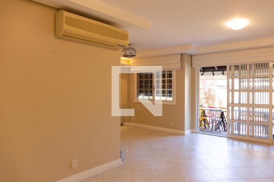 Sala de casa de condomínio para alugar com 3 quartos, 228m² em Vila Jardim, Porto Alegre