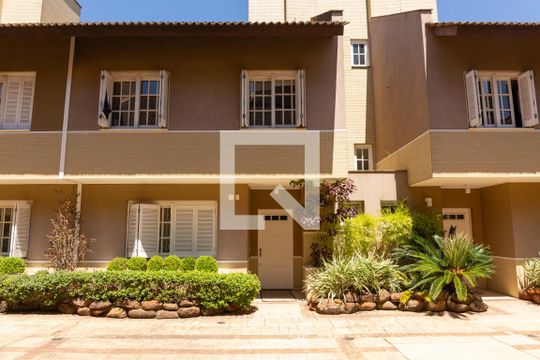 Fachada da casa de casa de condomínio para alugar com 3 quartos, 228m² em Vila Jardim, Porto Alegre
