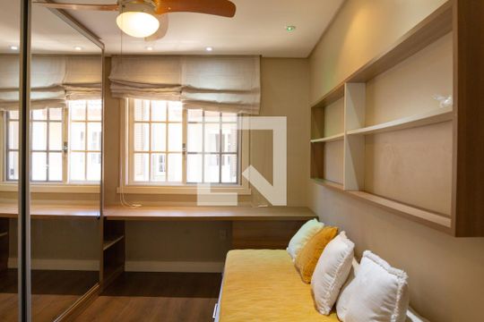 Quarto 1 de casa de condomínio para alugar com 3 quartos, 228m² em Vila Jardim, Porto Alegre