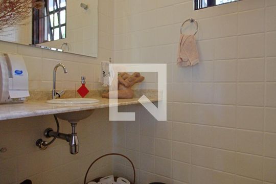 Lavabo de casa à venda com 4 quartos, 274m² em Vila Tramontano, São Paulo