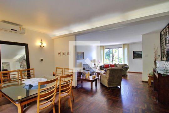 Sala de casa para alugar com 4 quartos, 274m² em Vila Tramontano, São Paulo