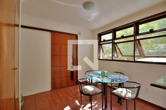 Cozinha de casa para alugar com 4 quartos, 274m² em Vila Tramontano, São Paulo