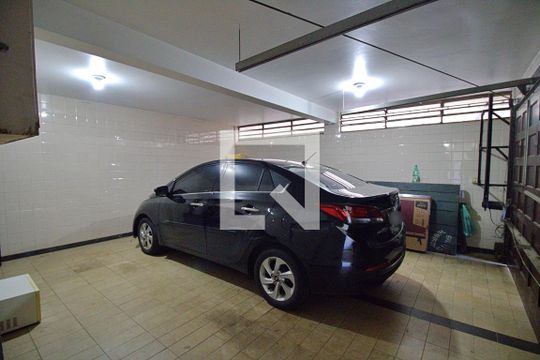 Garagem de casa para alugar com 4 quartos, 274m² em Vila Tramontano, São Paulo