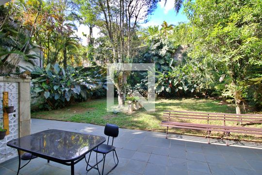 Área Externa de casa para alugar com 4 quartos, 274m² em Vila Tramontano, São Paulo