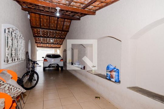 Garagem de casa para alugar com 3 quartos, 280m² em Jardim Santa Mena, Guarulhos