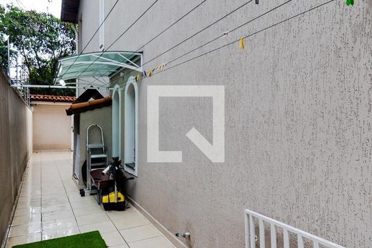 Quintal de casa para alugar com 3 quartos, 280m² em Jardim Santa Mena, Guarulhos