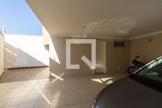 Garagem de casa à venda com 3 quartos, 220m² em Ponte de São João, Jundiaí