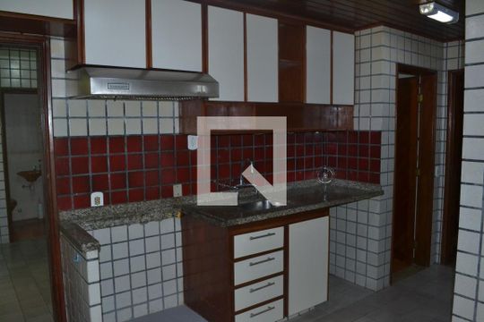 Cozinha de casa de condomínio à venda com 5 quartos, 350m² em Badu, Niterói
