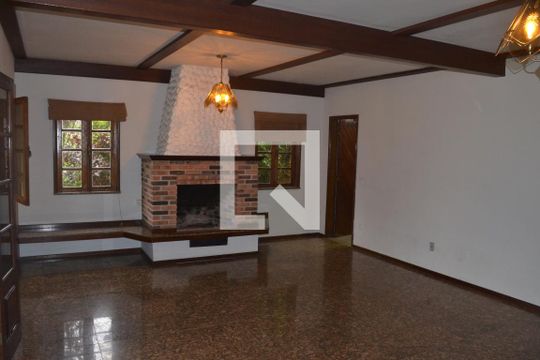 Sala 1 de casa de condomínio à venda com 5 quartos, 350m² em Badu, Niterói