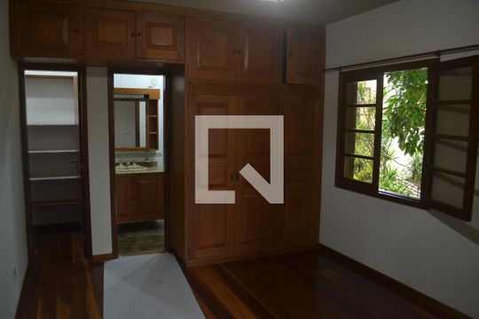 Suíte 1 de casa de condomínio à venda com 5 quartos, 350m² em Badu, Niterói