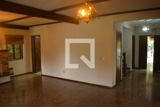Sala 1 de casa de condomínio à venda com 5 quartos, 350m² em Badu, Niterói
