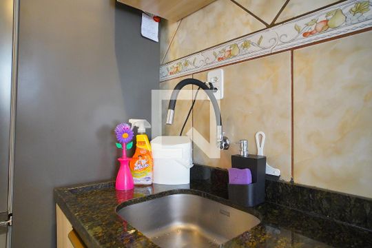 Cozinha de apartamento à venda com 3 quartos, 81m² em Rubem Berta, Porto Alegre
