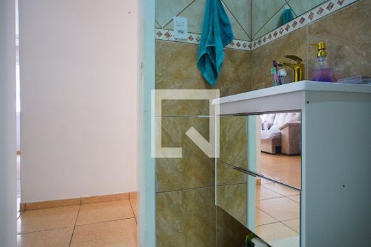 Banheiro  de apartamento à venda com 3 quartos, 81m² em Rubem Berta, Porto Alegre
