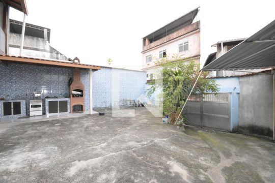 Garagem de casa à venda com 3 quartos, 301m² em Váz Lobo, Rio de Janeiro