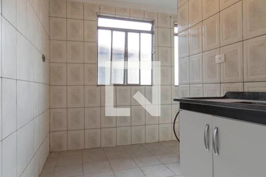 Cozinha de apartamento para alugar com 2 quartos, 48m² em Vila Sílvia, São Paulo