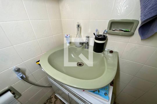 banheiro do escritório de casa para alugar com 2 quartos, 190m² em Scharlau, São Leopoldo