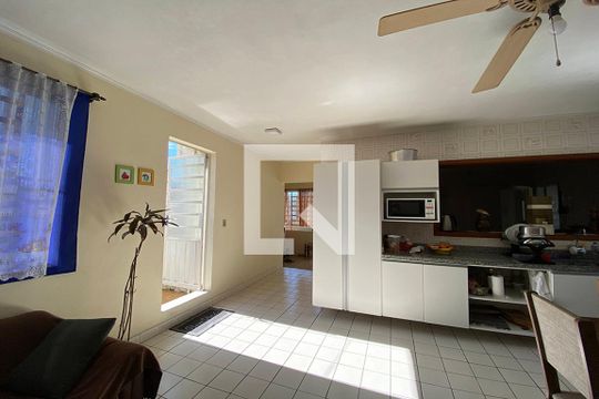 Casa para alugar com 2 quartos, 190m² em Scharlau, São Leopoldo