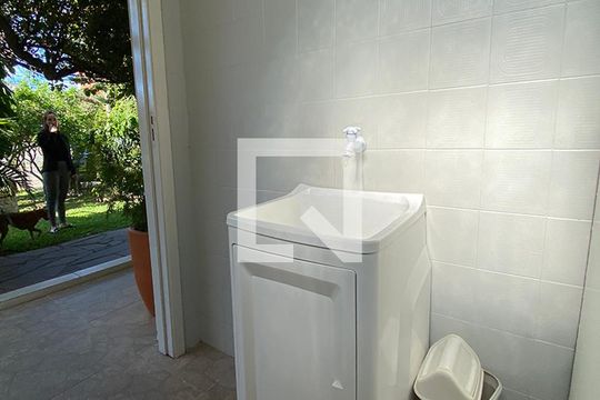 Área de Serviço de casa para alugar com 2 quartos, 190m² em Scharlau, São Leopoldo