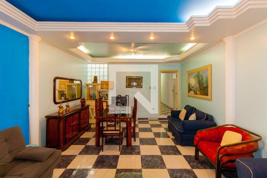 Sala de casa à venda com 4 quartos, 240m² em Vila Darli, São Paulo