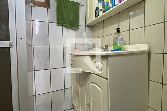 Banheiro  de casa à venda com 3 quartos, 110m² em Campina, São Leopoldo