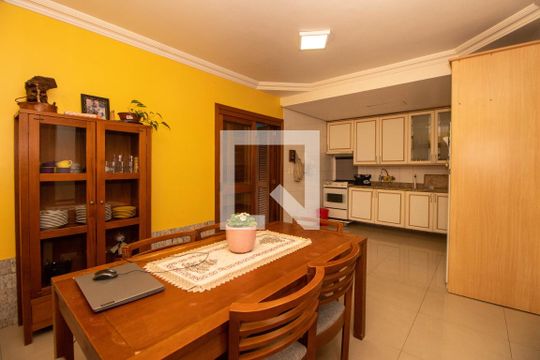Cozinha de casa à venda com 3 quartos, 198m² em Jardim Itu, Porto Alegre
