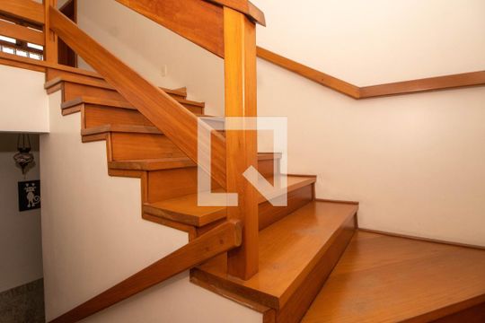 escadas de casa à venda com 3 quartos, 198m² em Jardim Itu, Porto Alegre