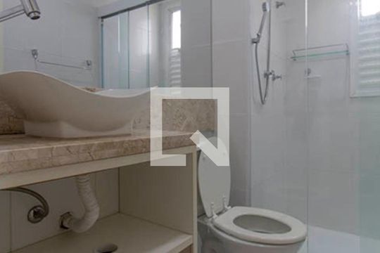 Banheiro de apartamento para alugar com 2 quartos, 58m² em Parque Boturussu, São Paulo