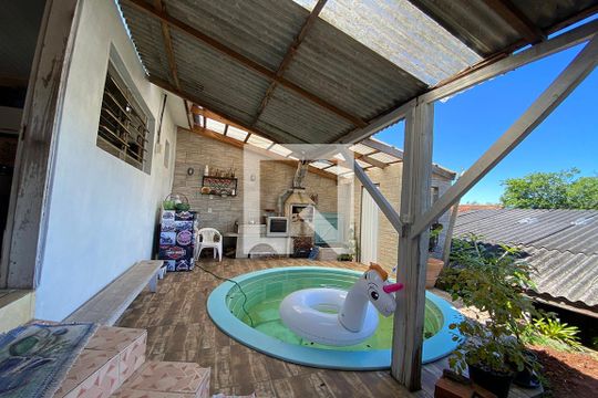 Piscina de casa à venda com 4 quartos, 140m² em Santa Teresa, São Leopoldo