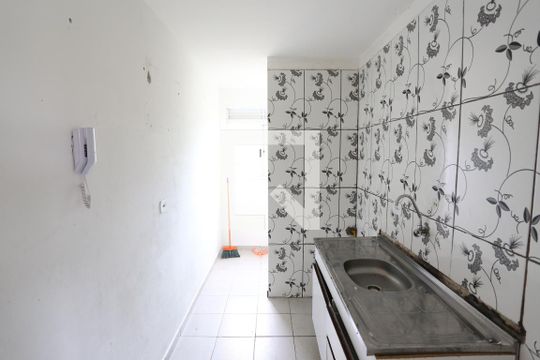 Cozinha de apartamento à venda com 2 quartos, 45m² em Jardim Maringá, São Paulo