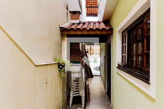 Corredor Lateral de casa à venda com 3 quartos, 130m² em Parque Flamengo, Guarulhos